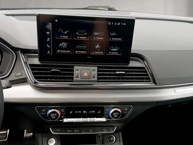 Audi Q5 view 10