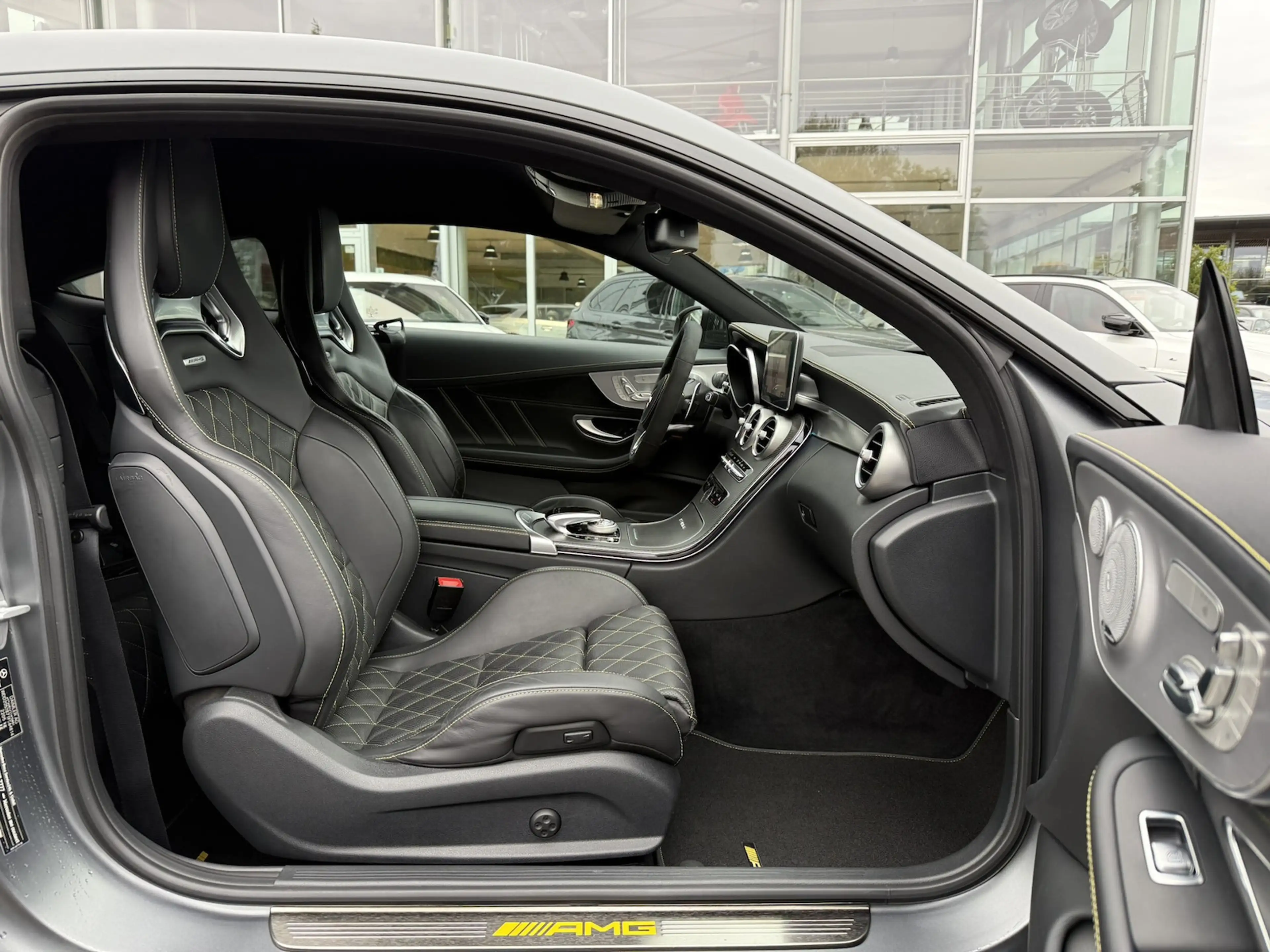 Mercedes-Benz C 63 AMG S/VOLL CARBON/KERAMIK/KLAPPE/BURMESTER — photo 11