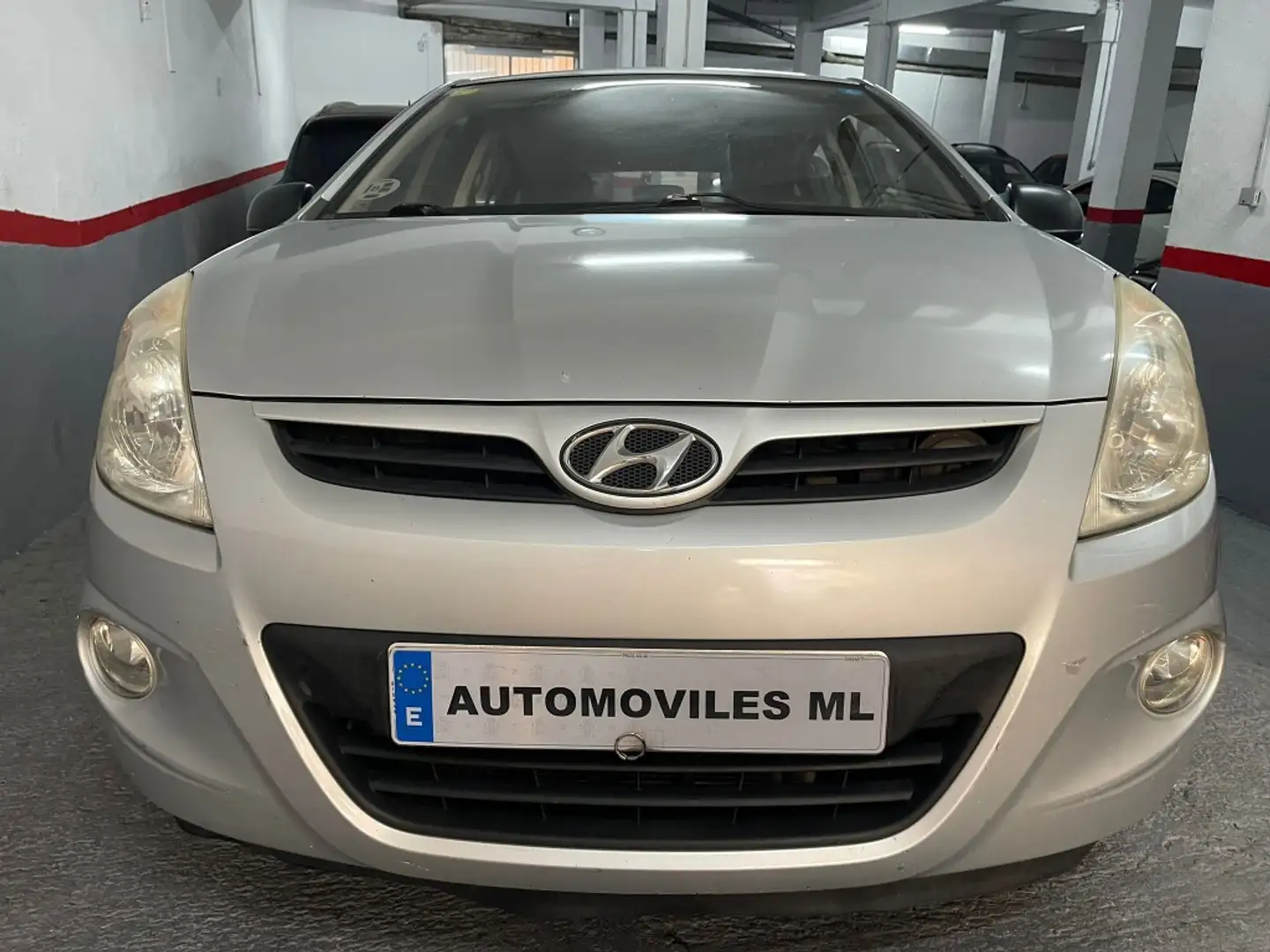 Hyundai i20 1.4CRDI Style Gris - 1