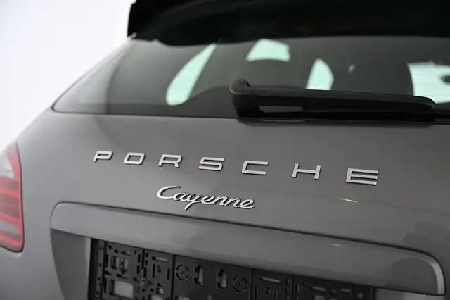 Porsche Cayenne view 13