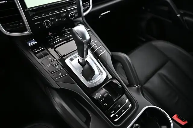 Porsche Cayenne view 23