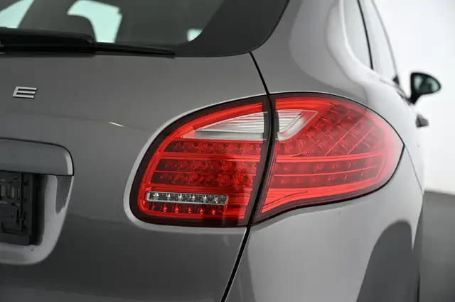 Porsche Cayenne view 14