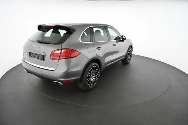 Porsche Cayenne view 2