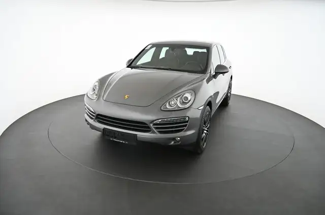 Porsche Cayenne view 11