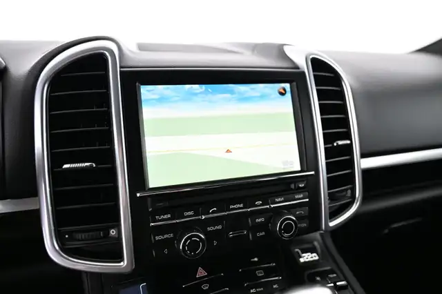 Porsche Cayenne view 21
