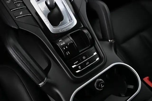 Porsche Cayenne view 28