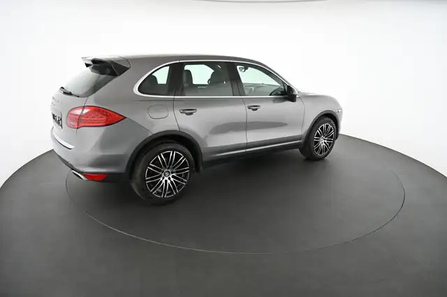 Porsche Cayenne view 4