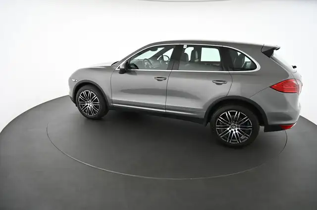 Porsche Cayenne view 7
