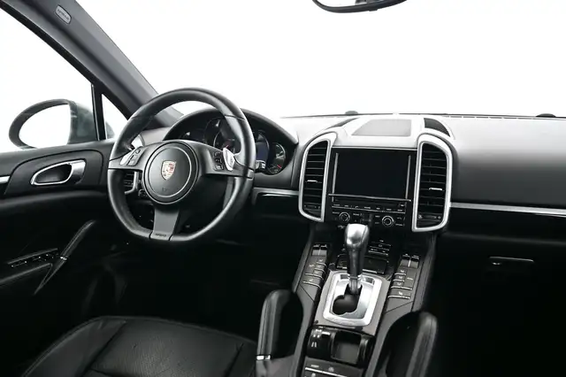Porsche Cayenne view 18