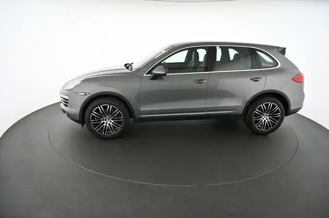 Porsche Cayenne view 5