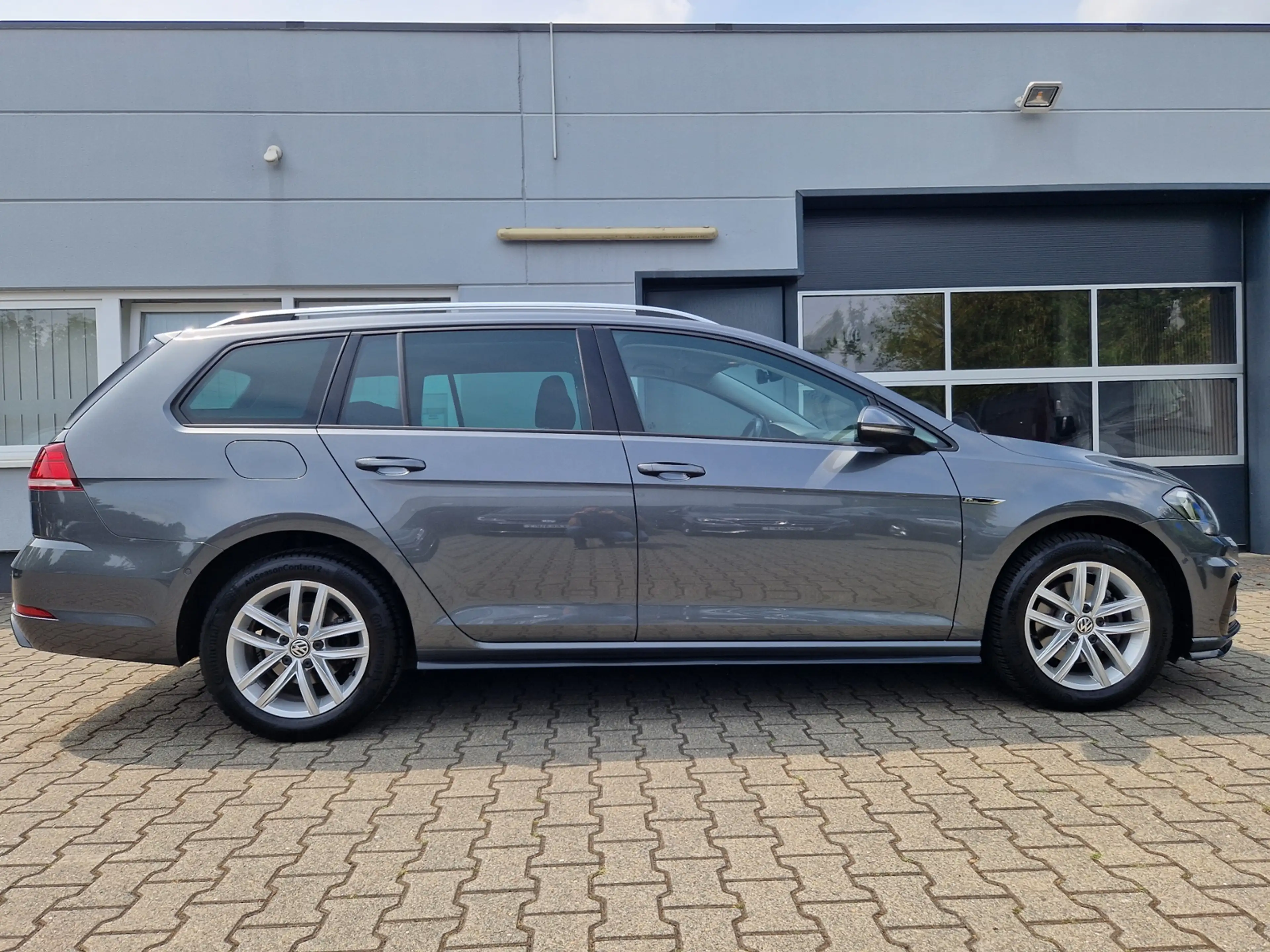 Volkswagen Golf Variant Comfortline R-Line 1,5 l TSI *SHZ* — photo 9