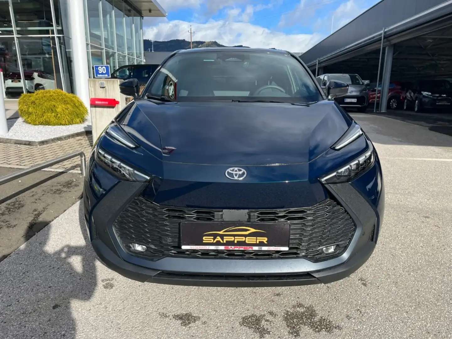 Toyota C-HR - 1,8 l  Hybrid 4x2 Active Drive CV Schwarz - 2