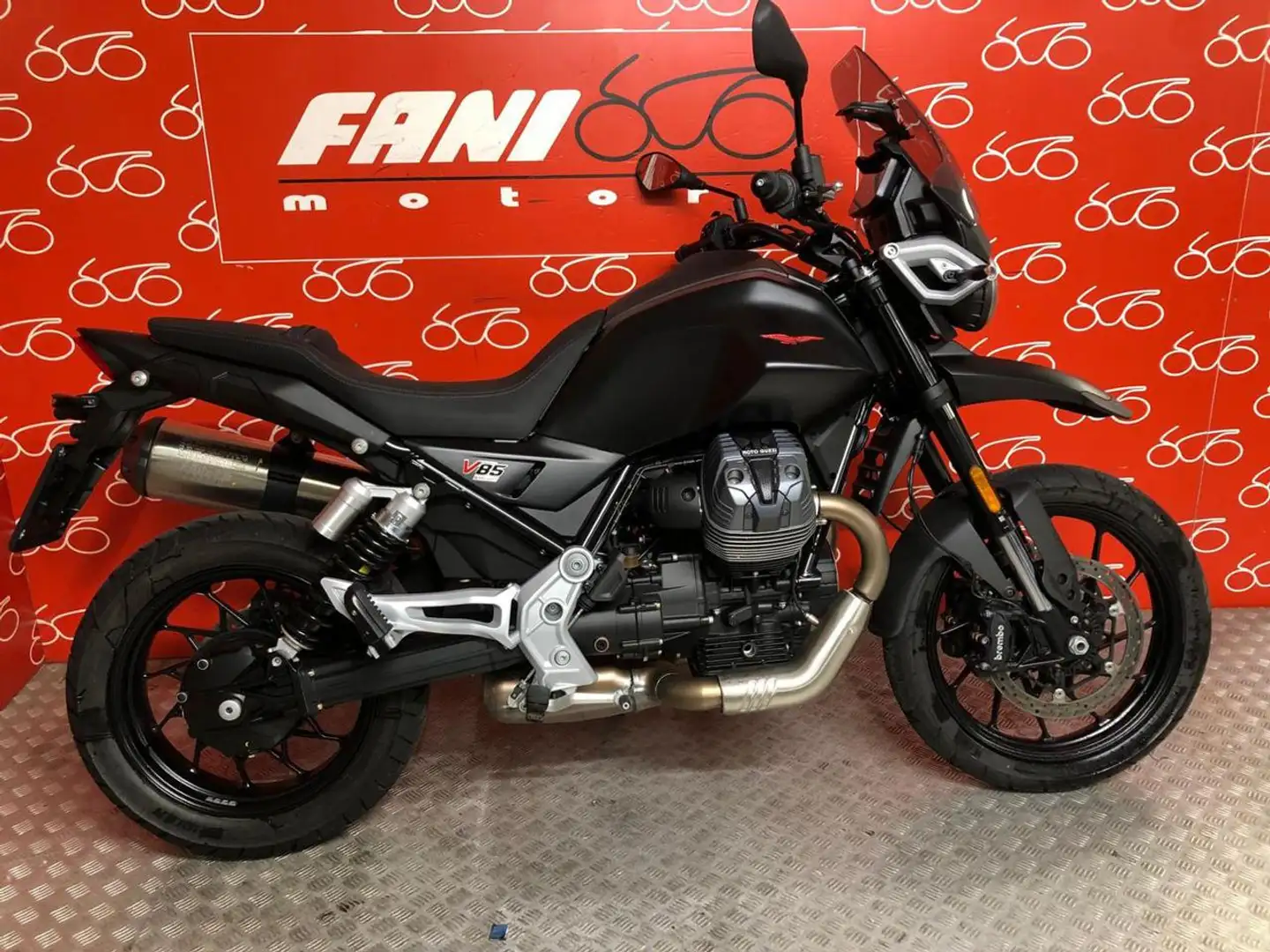 Moto Guzzi V 85 Strada Negru - 1