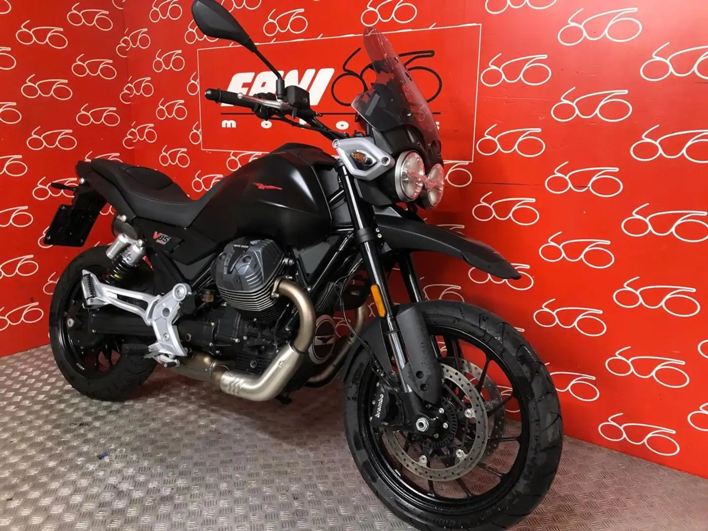 Moto Guzzi V 85 Strada Negru - 2