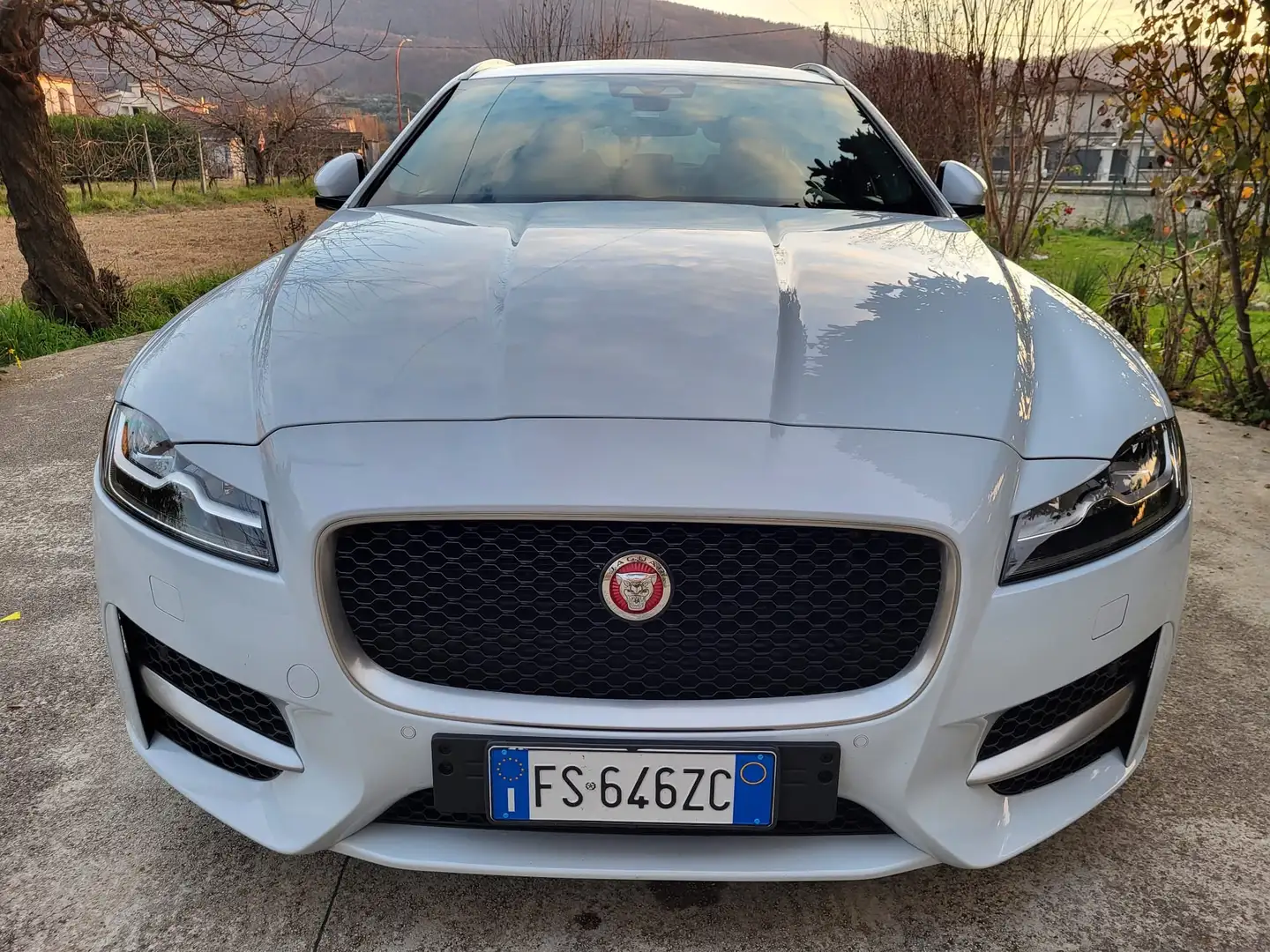Jaguar XF XF II Sportbrake Sportbrake 2.0d i4 R-Sport awd Bianco - 2