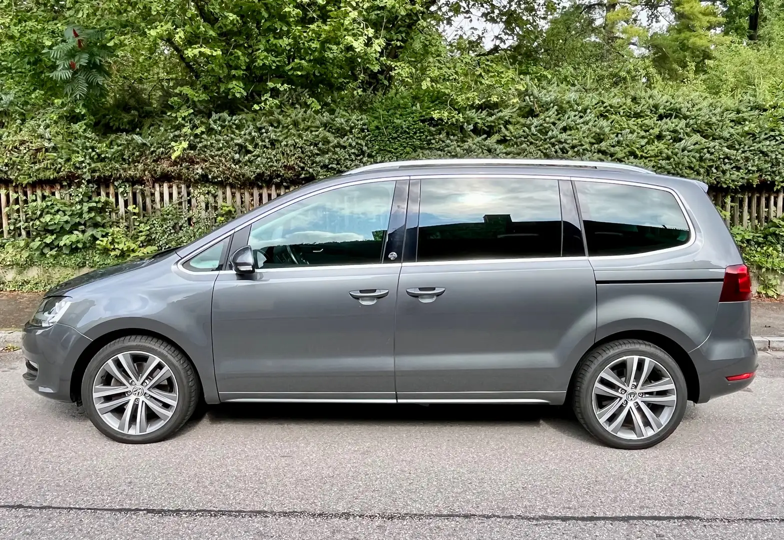 Volkswagen Sharan Sharan 2.0 TSI DSG (BlueMotion Technology) Sound Szürke - 1