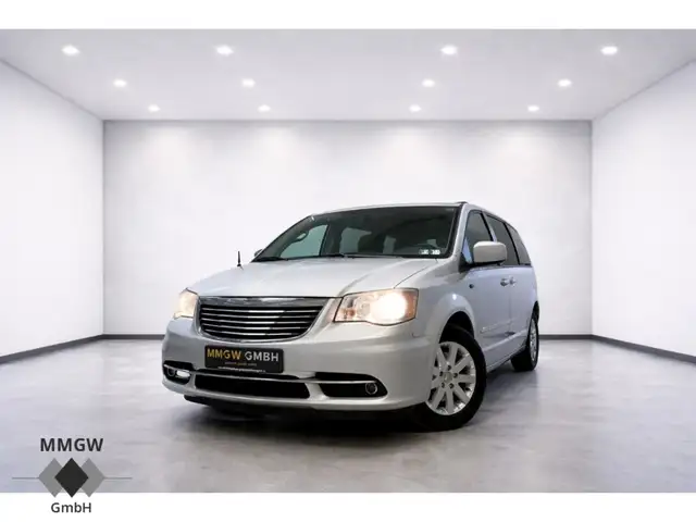 Chrysler Grand Voyager Town & Country AHK/7Sitze/3 Bildschirme