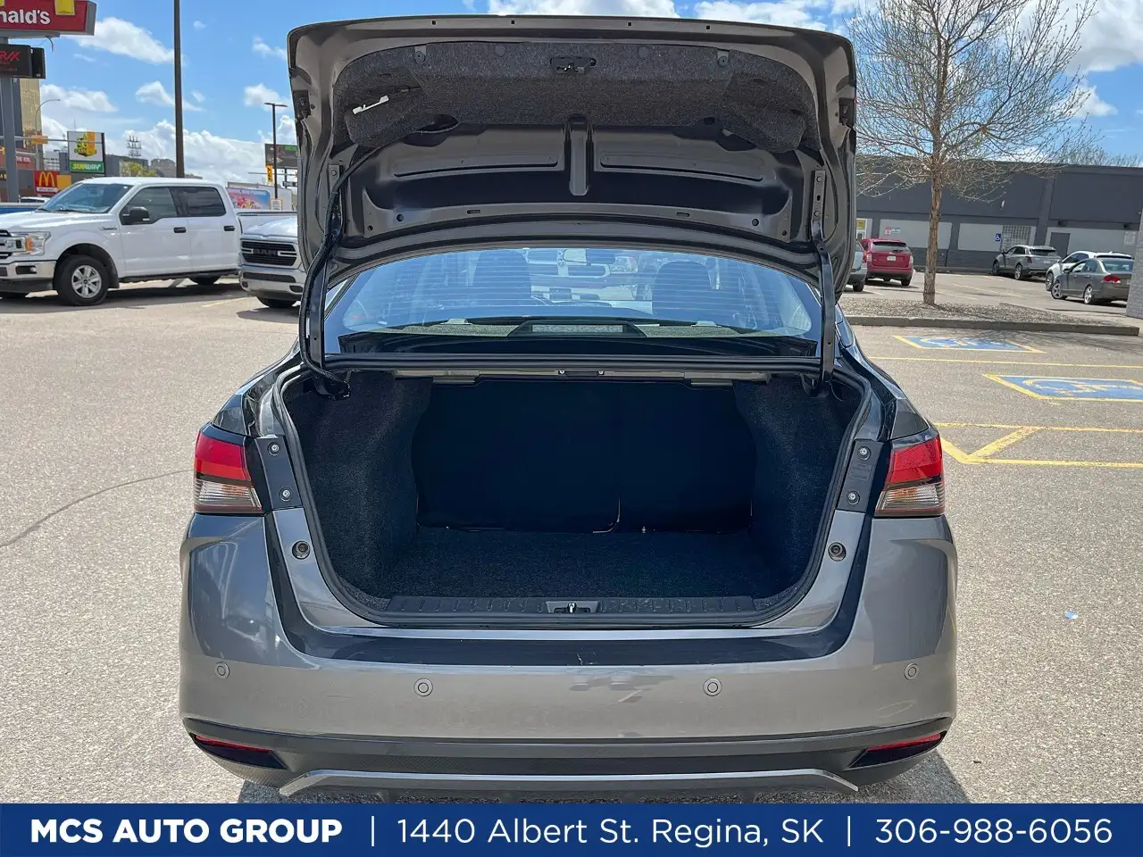 Nissan Versa снимка Nissan Versa