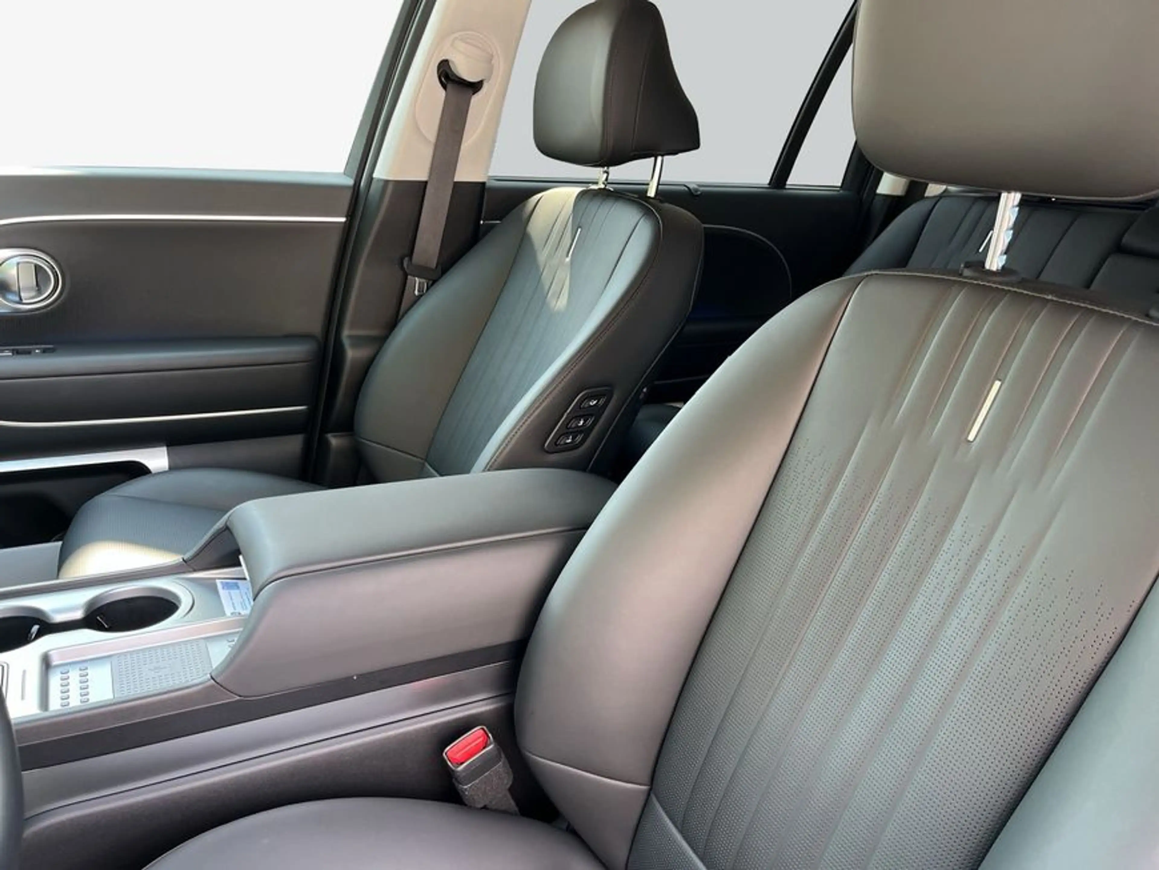 Hyundai IONIQ 9 110 kWh 4WD Uniq 226 kW, 5-türig (Strom) — photo 11
