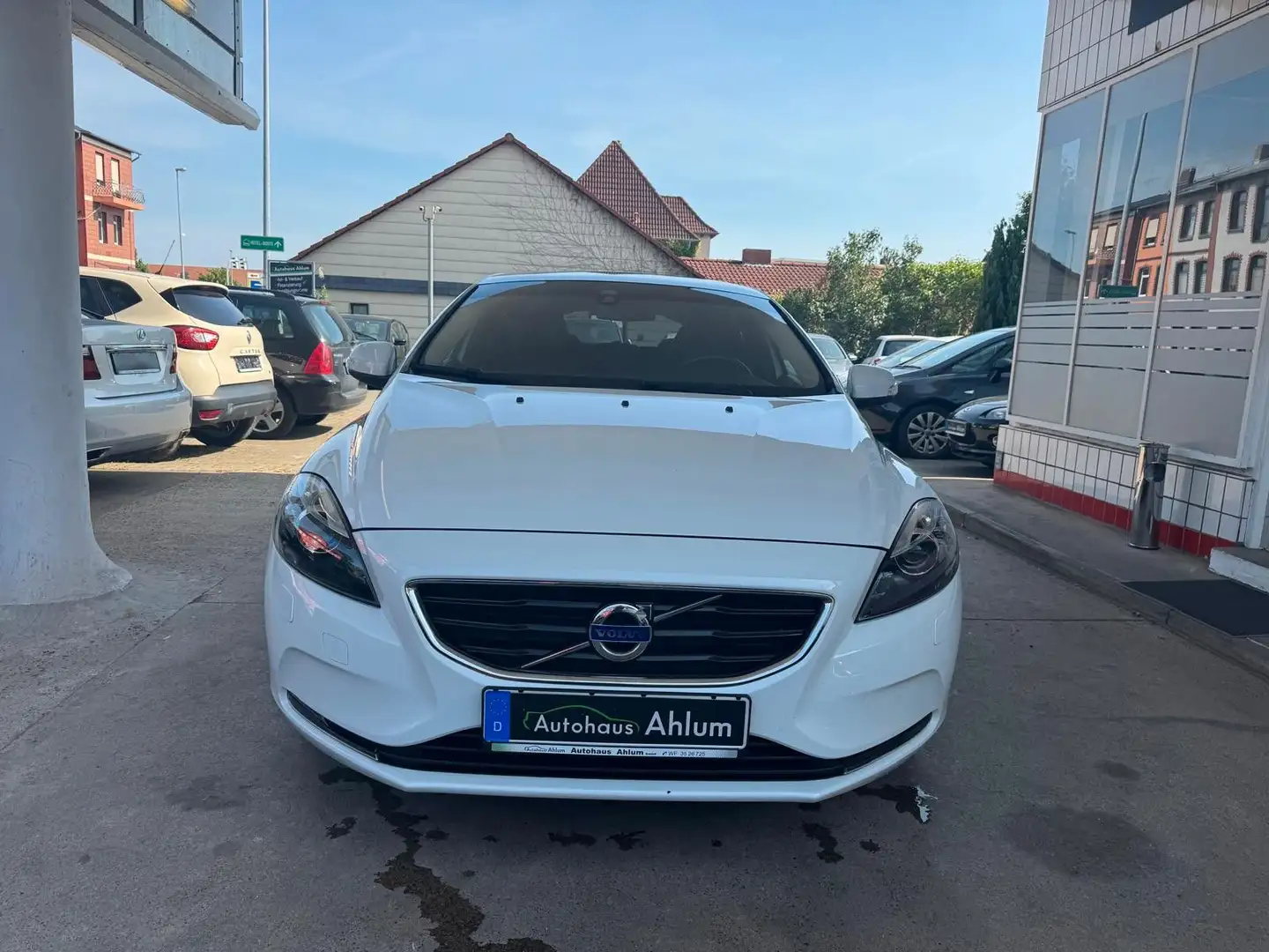 Volvo V40 You! Pano Navi PDC Klima SHZG MFL Xenon Weiß - 2