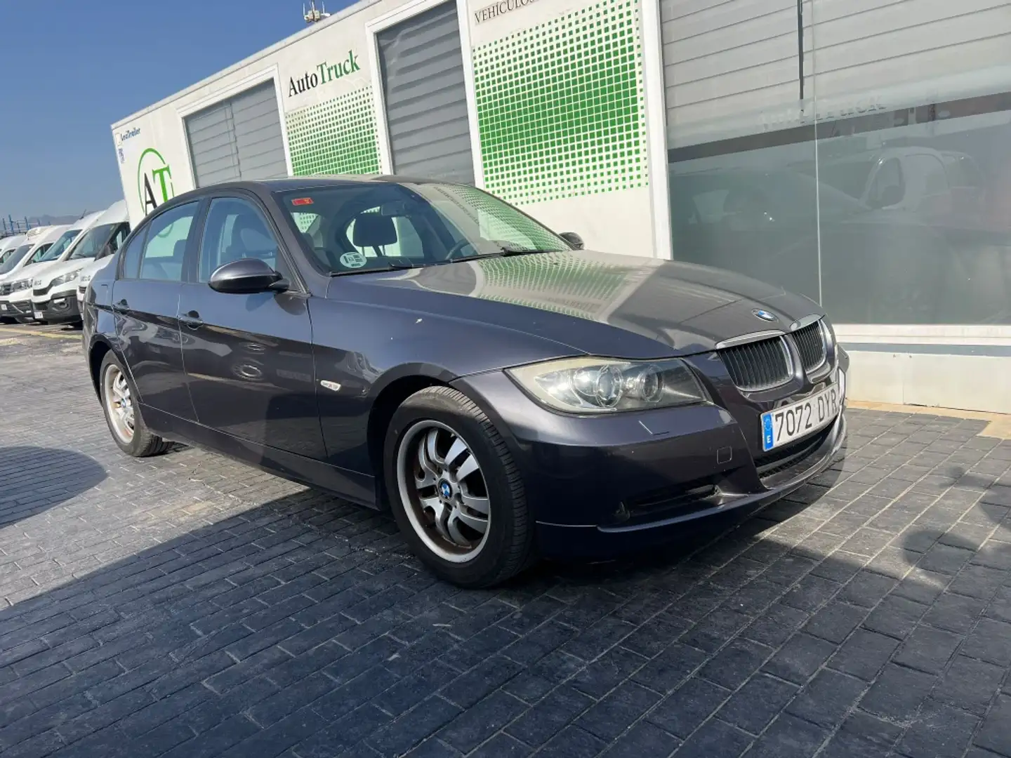 BMW 320 320d Aut. Gris - 2
