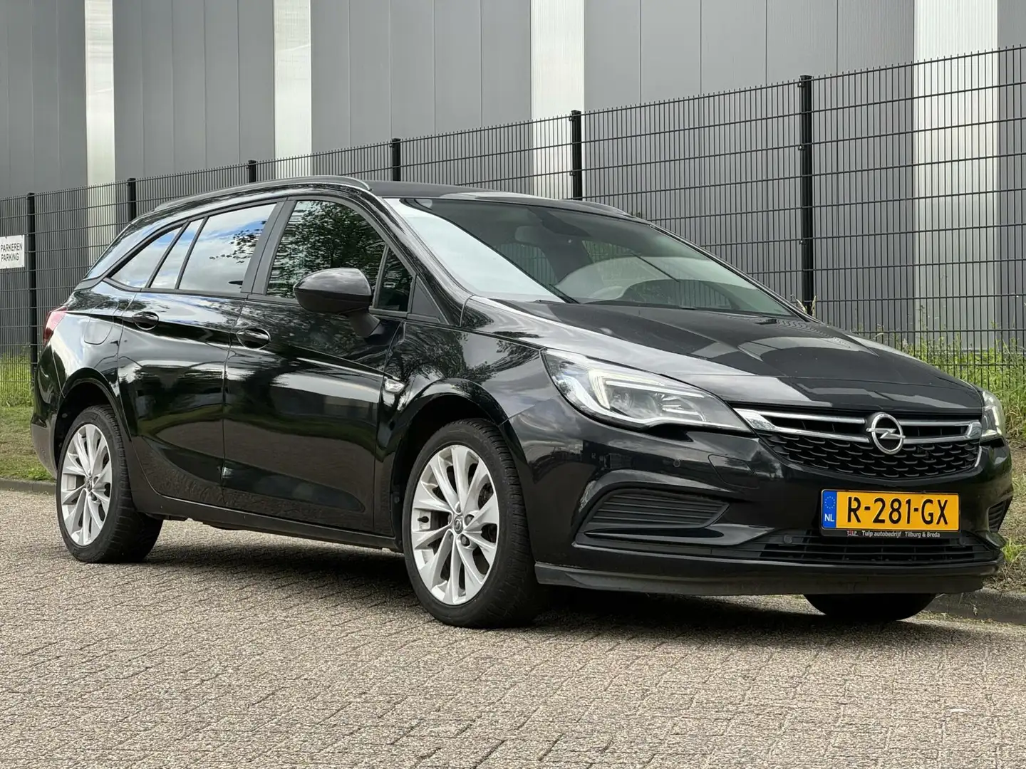 Opel Astra Sports Tourer 1.6 CDTI Online Ed Automaat 2018 Schwarz - 2