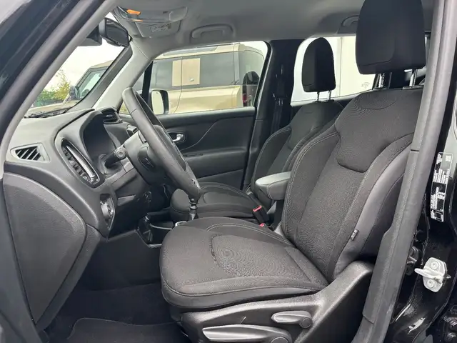 Jeep Renegade view 12