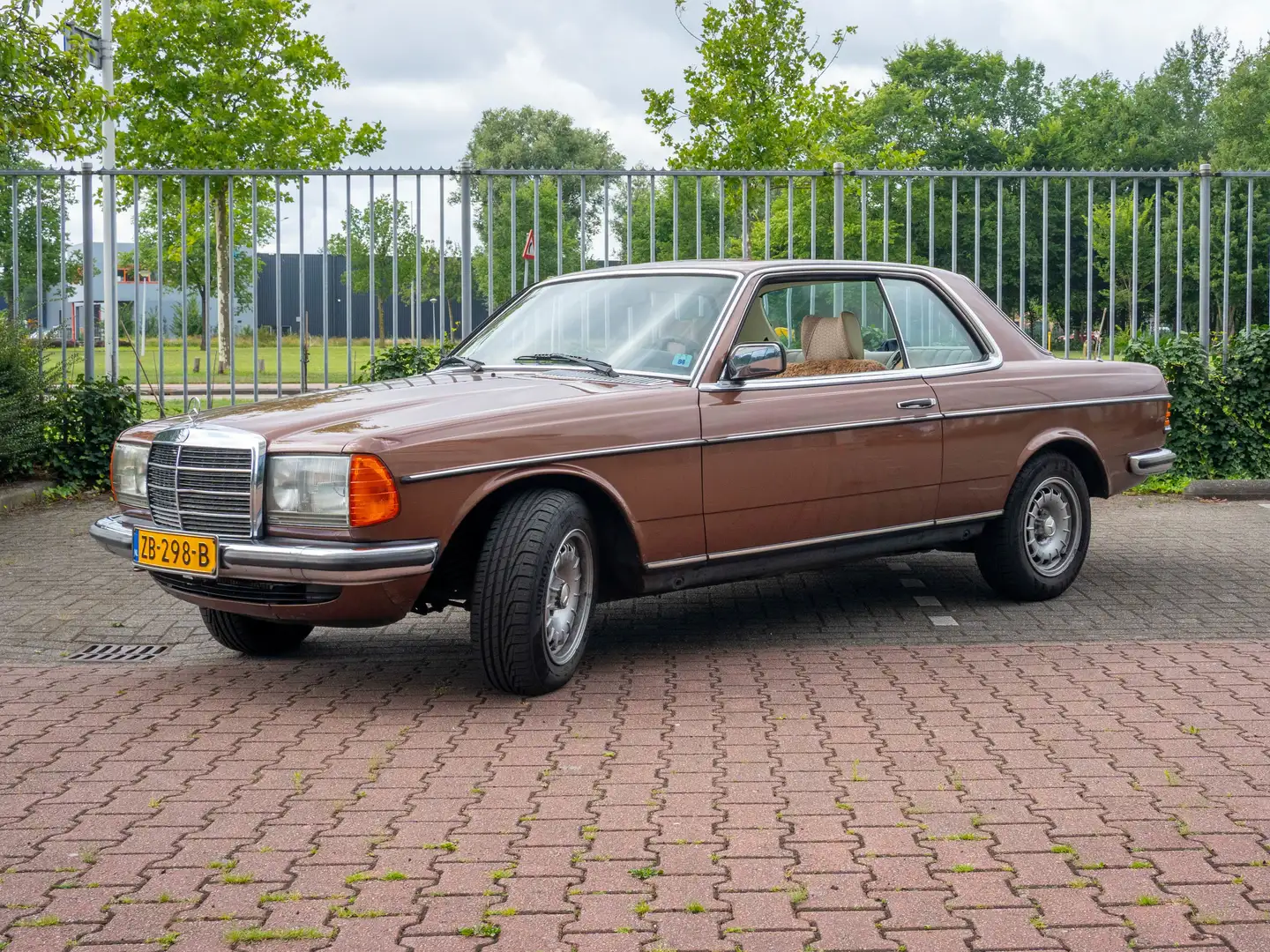 Mercedes-Benz 280 280CE Brązowy - 2