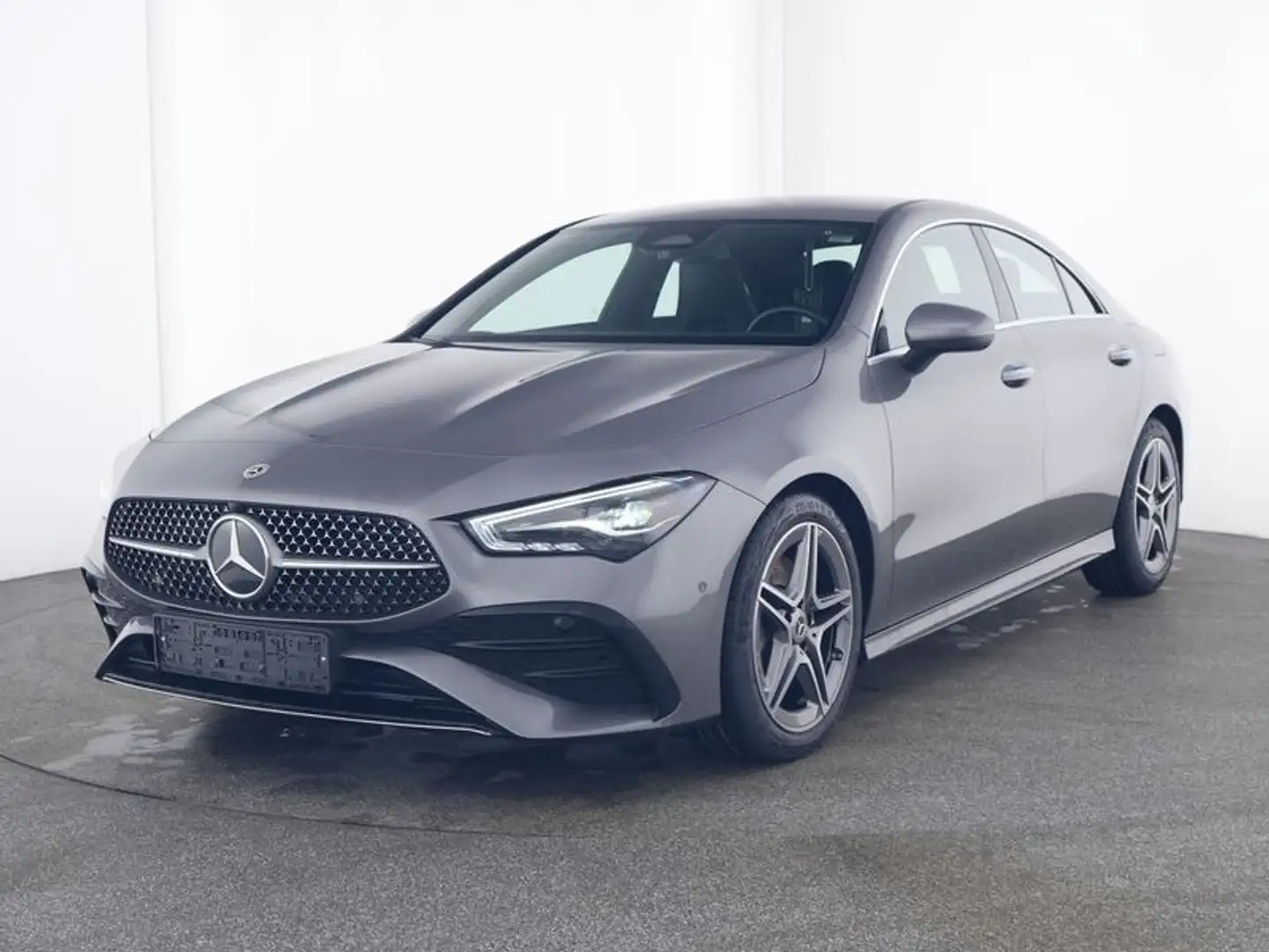 Mercedes-Benz CLA 200 d Coupé AMG Line Winterp. SportS. Grau - 2