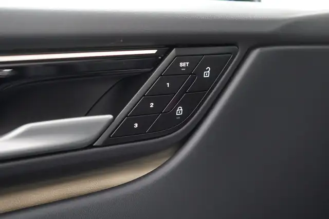 Porsche Macan view 12