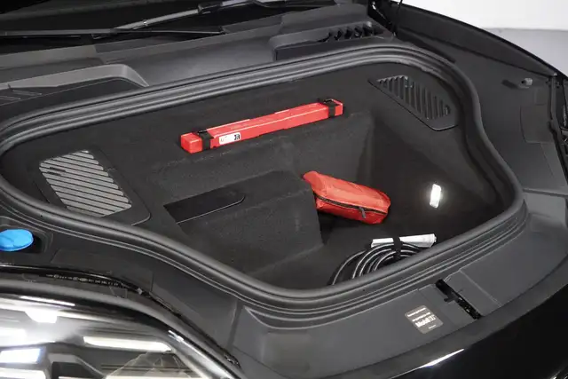 Porsche Macan view 27