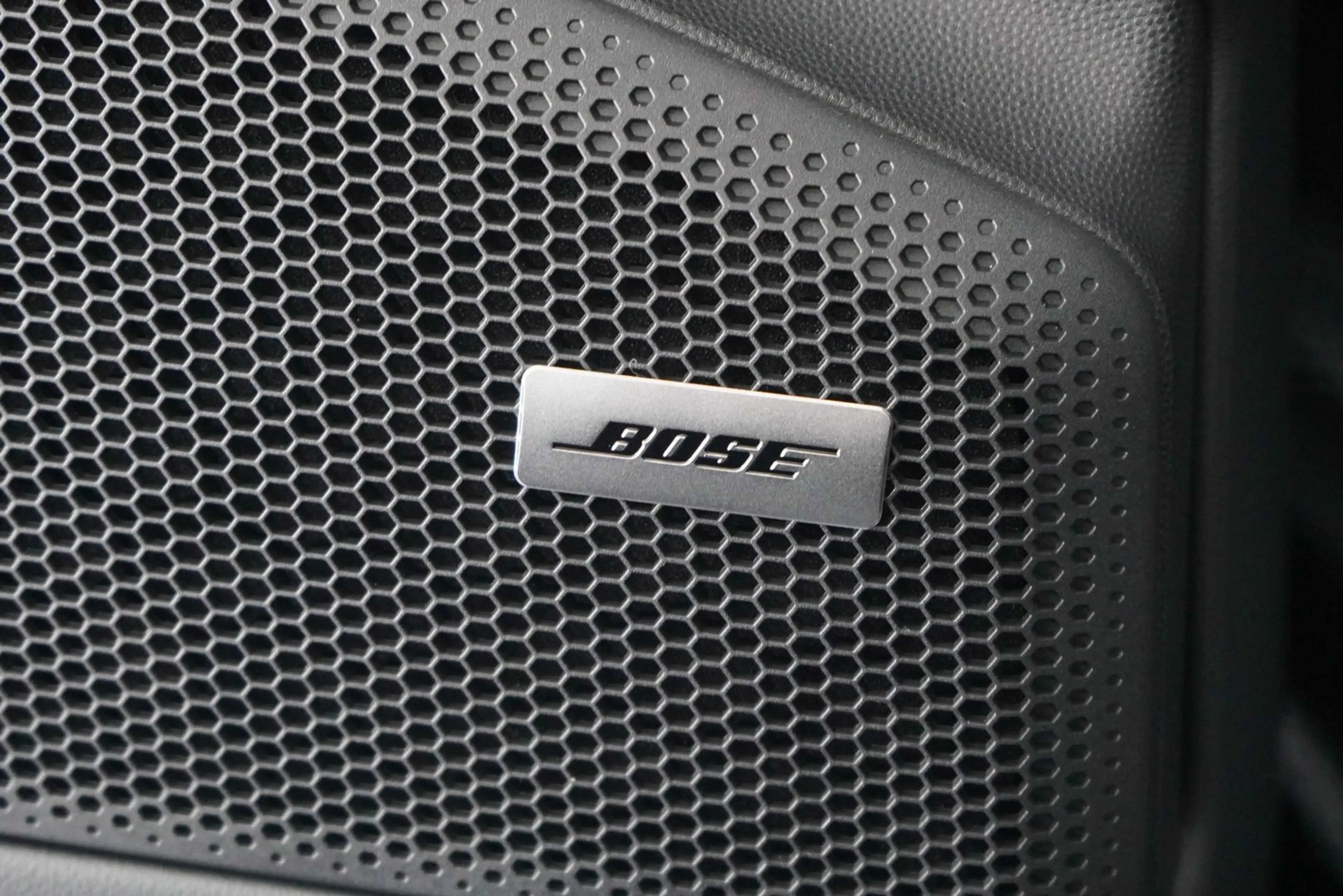 Porsche Macan 4 — photo 13