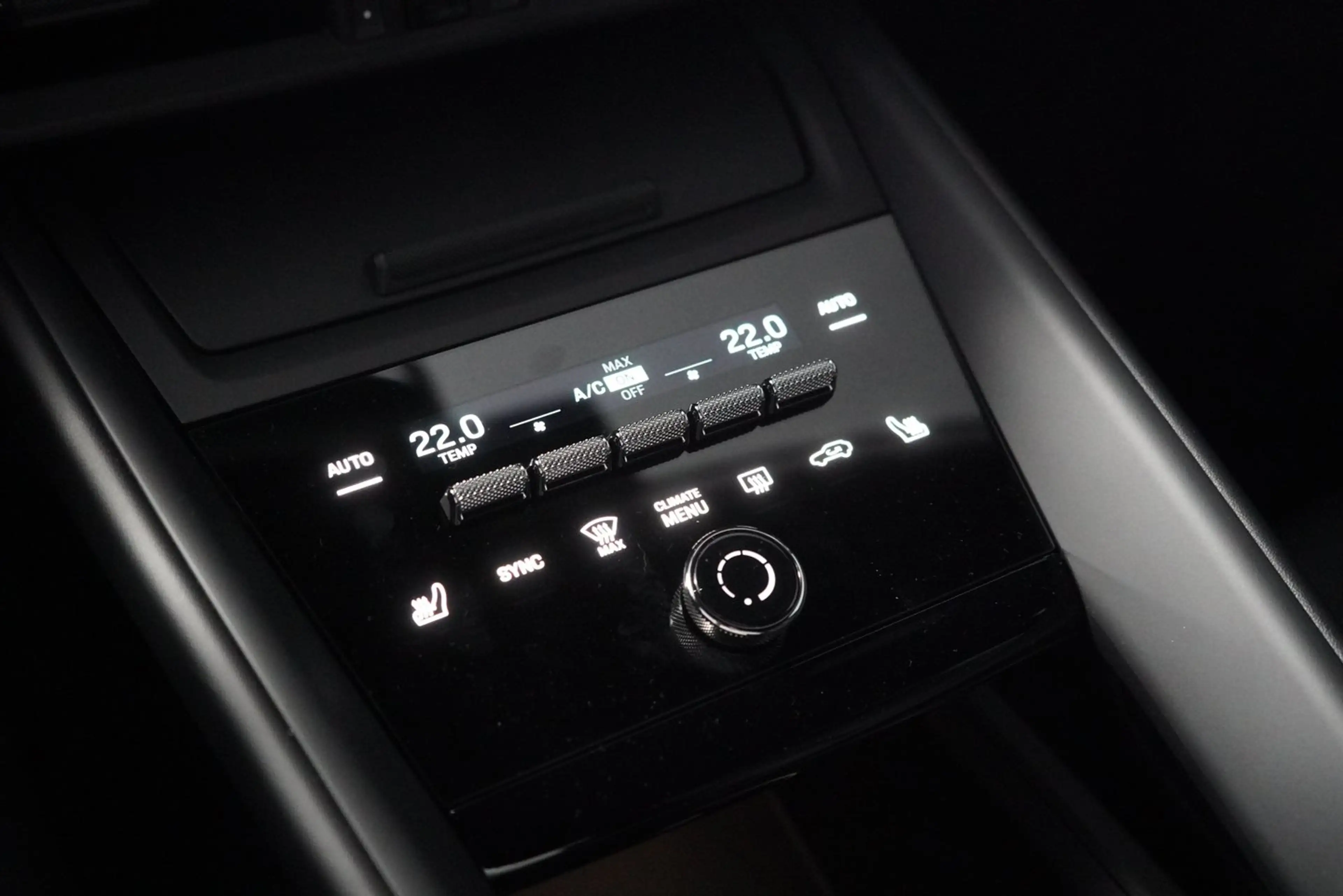 Porsche Macan 4 — photo 23