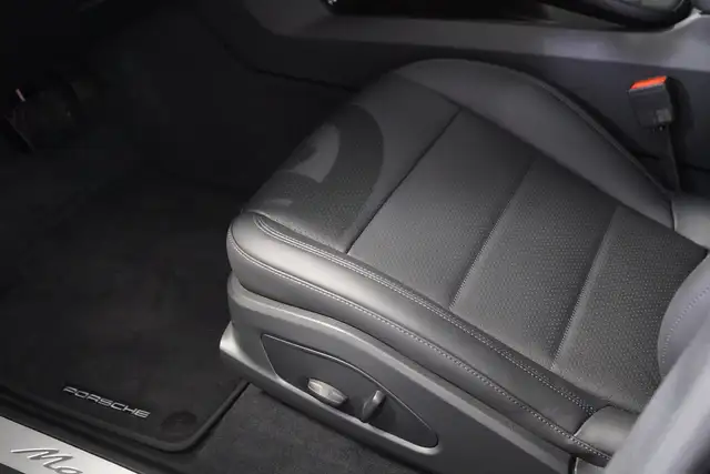 Porsche Macan view 15