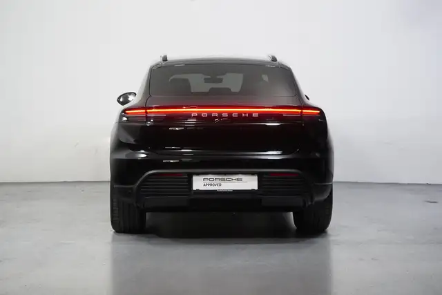 Porsche Macan view 4