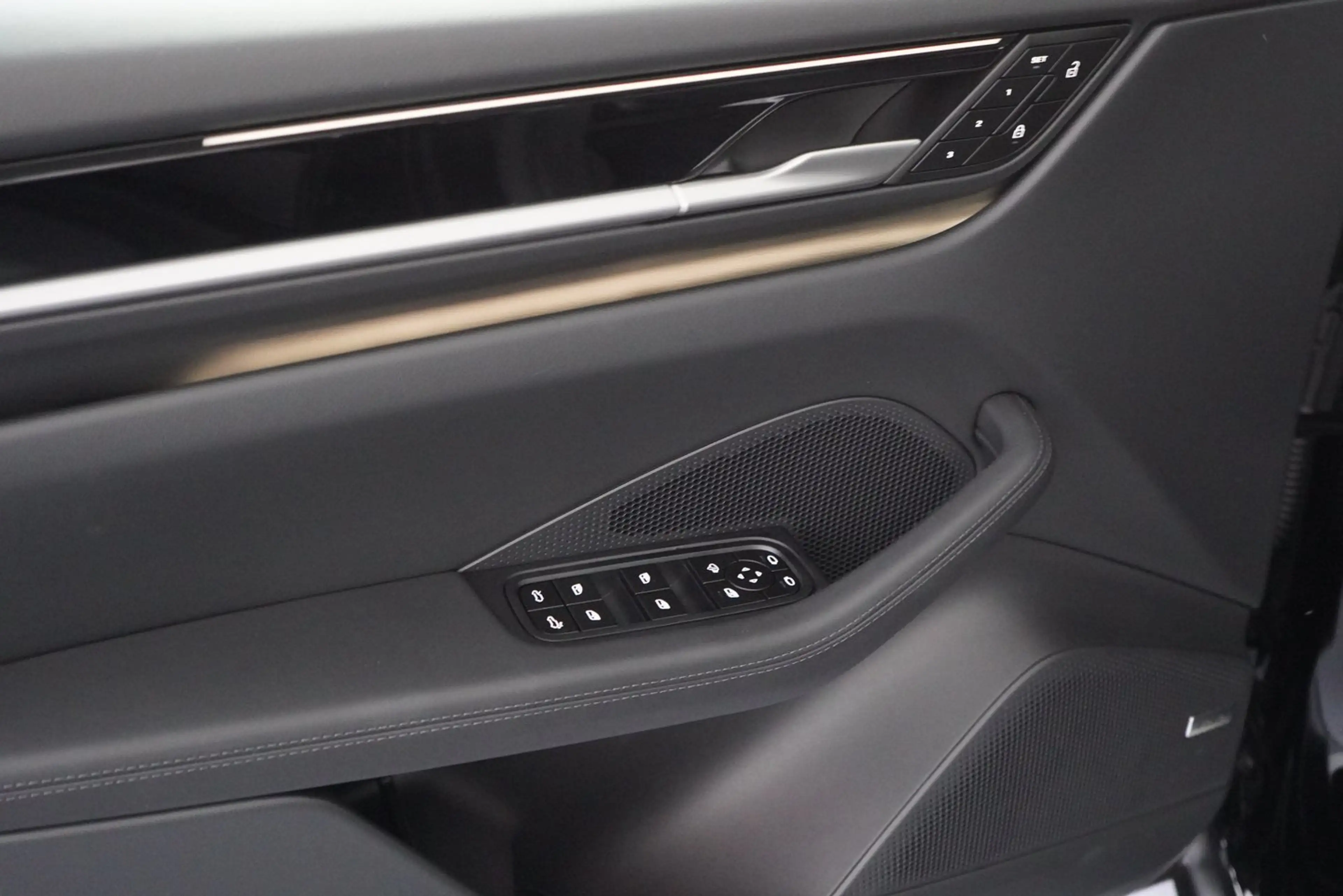 Porsche Macan 4 — photo 10