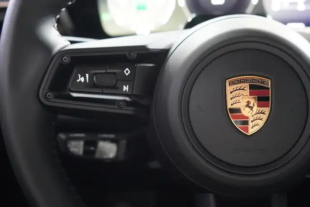 Porsche Macan view 18