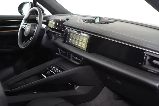Porsche Macan view 22