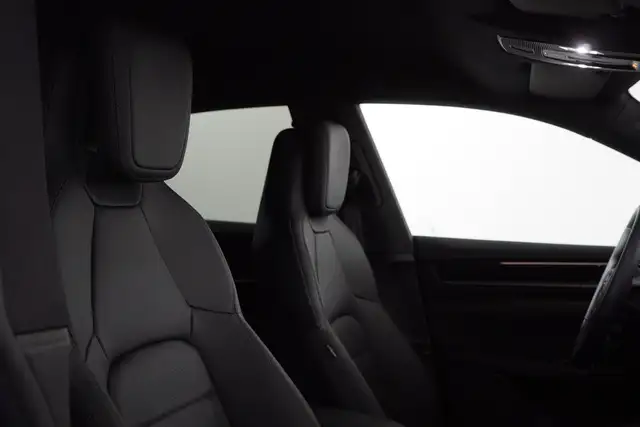 Porsche Macan view 24