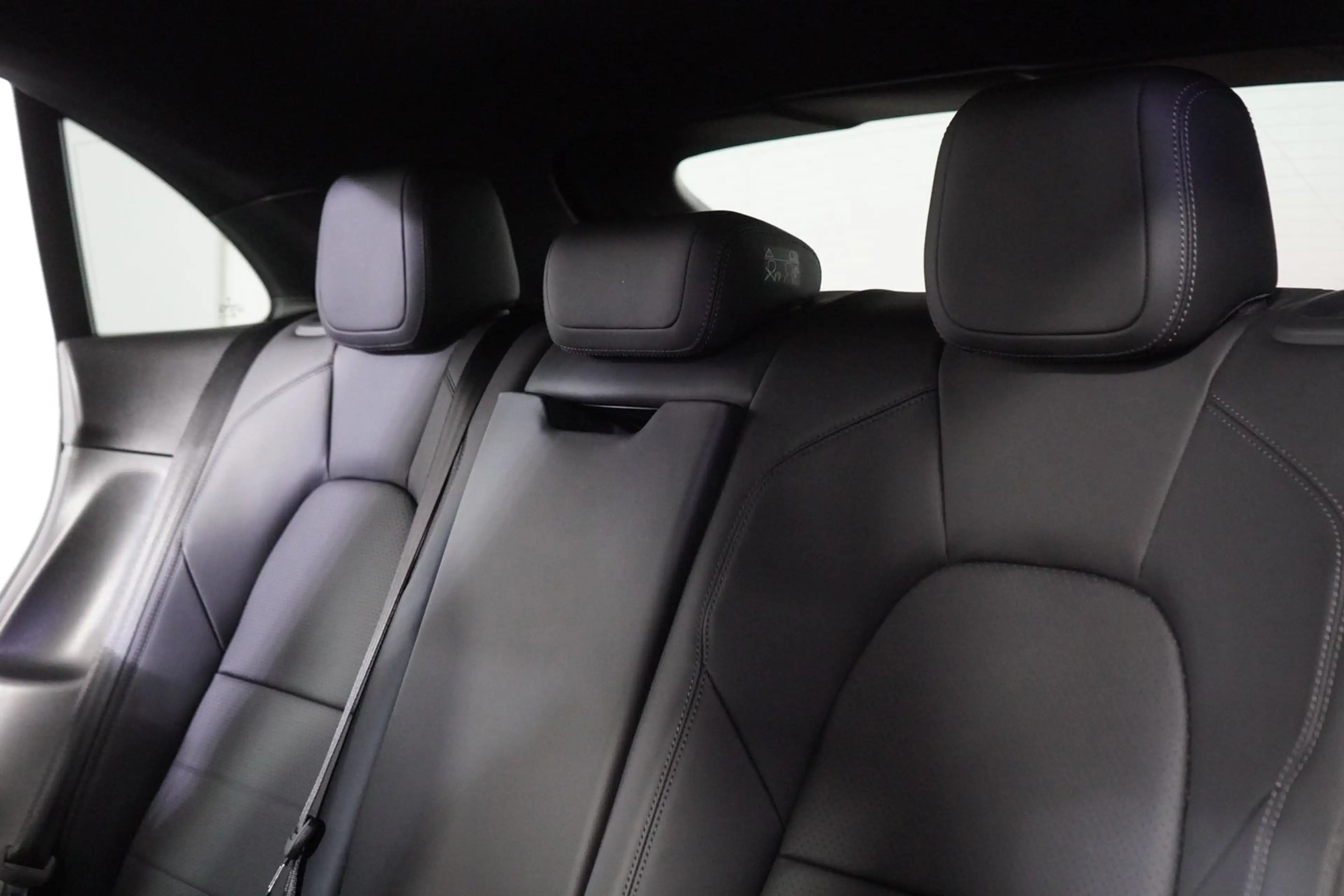 Porsche Macan 4 — photo 25