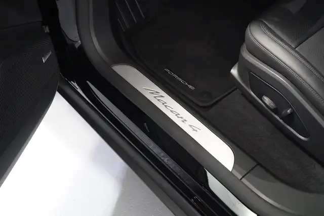 Porsche Macan view 9