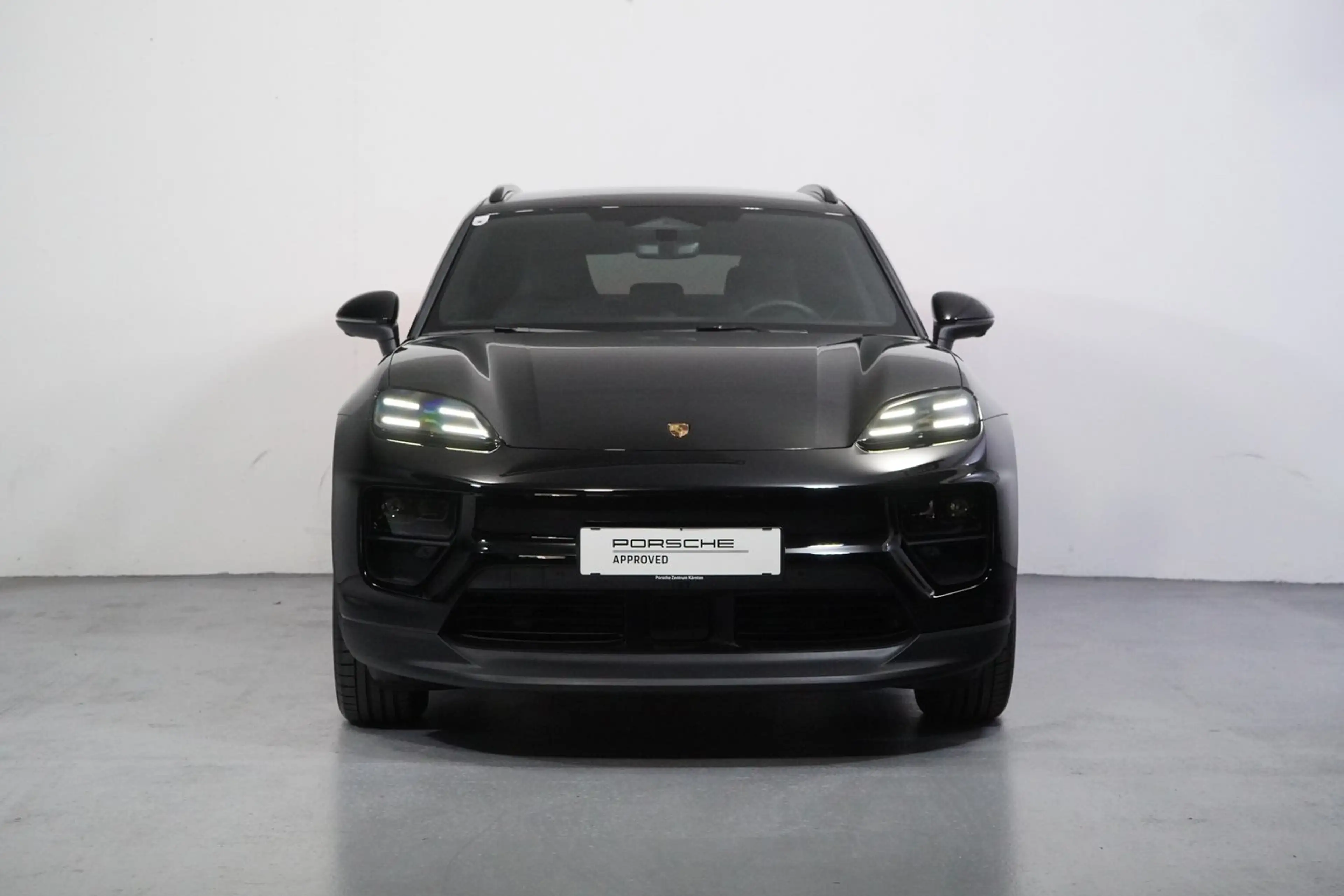 Porsche Macan 4 — photo 2