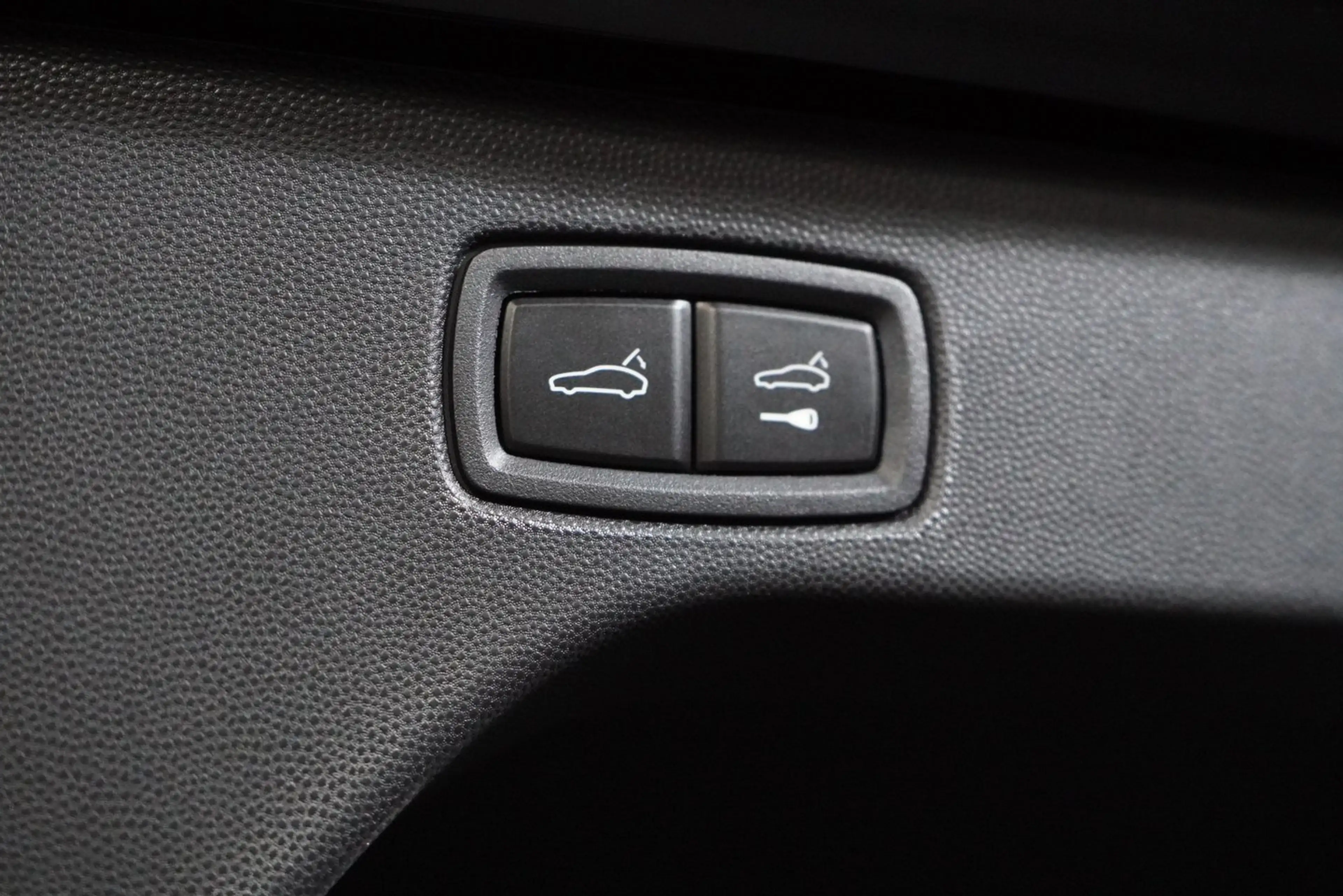 Porsche Macan 4 — photo 28
