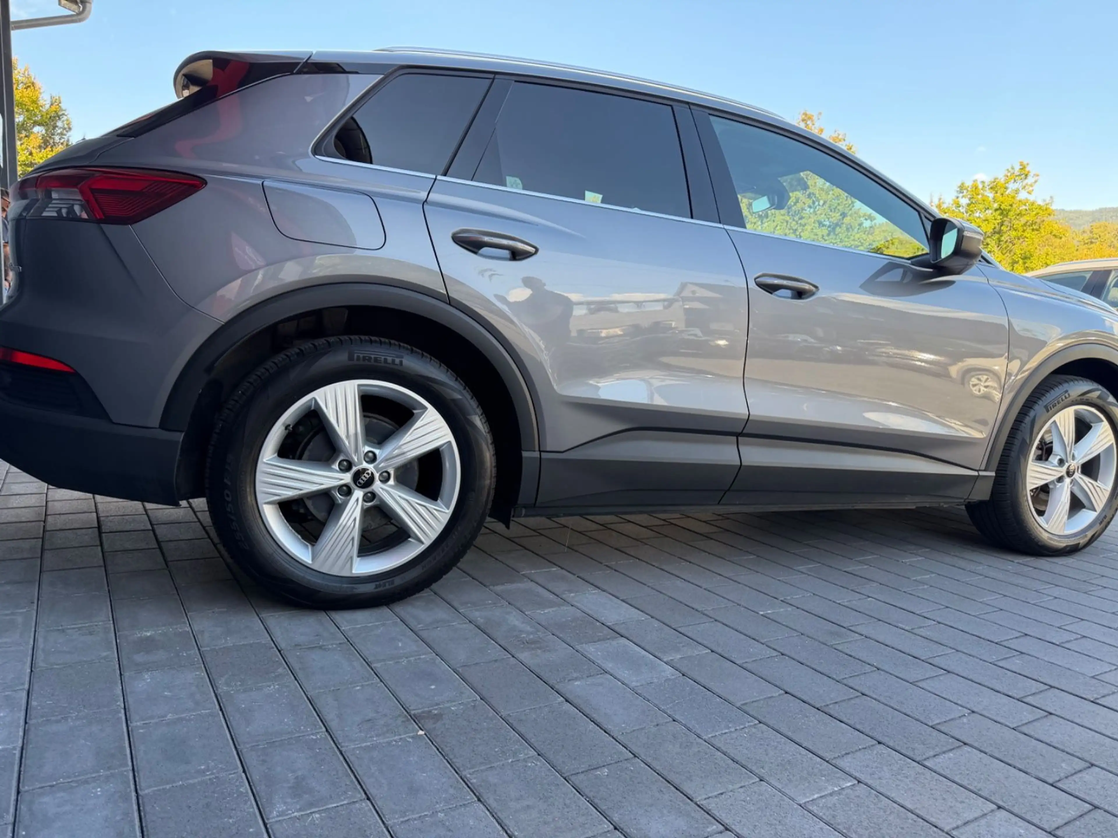 Audi Q4 e-tron e-tron*AHK*Matrix*RFK*Navi*ACC*App*1xHand*Ass — photo 4