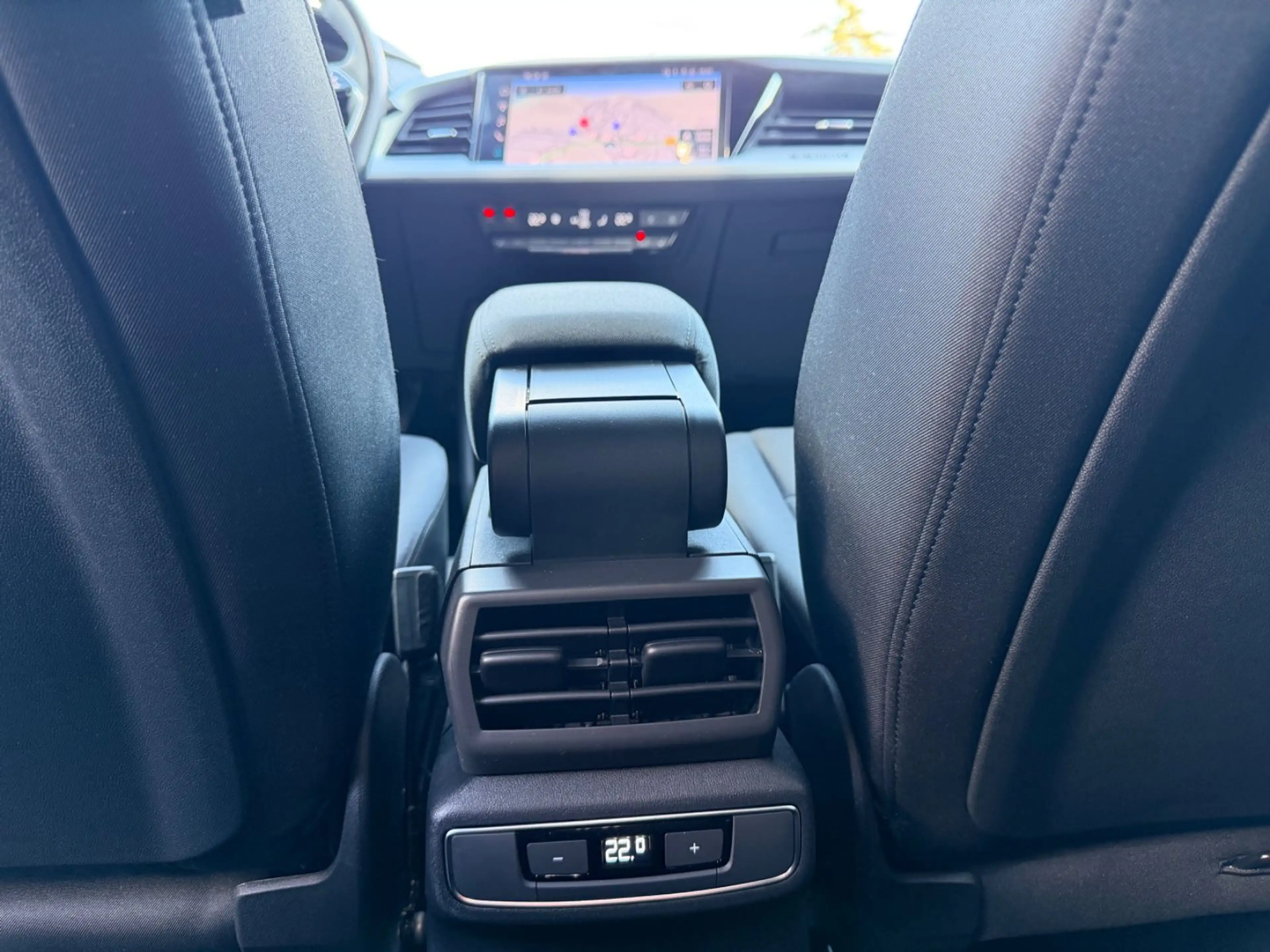 Audi Q4 e-tron e-tron*AHK*Matrix*RFK*Navi*ACC*App*1xHand*Ass — photo 12