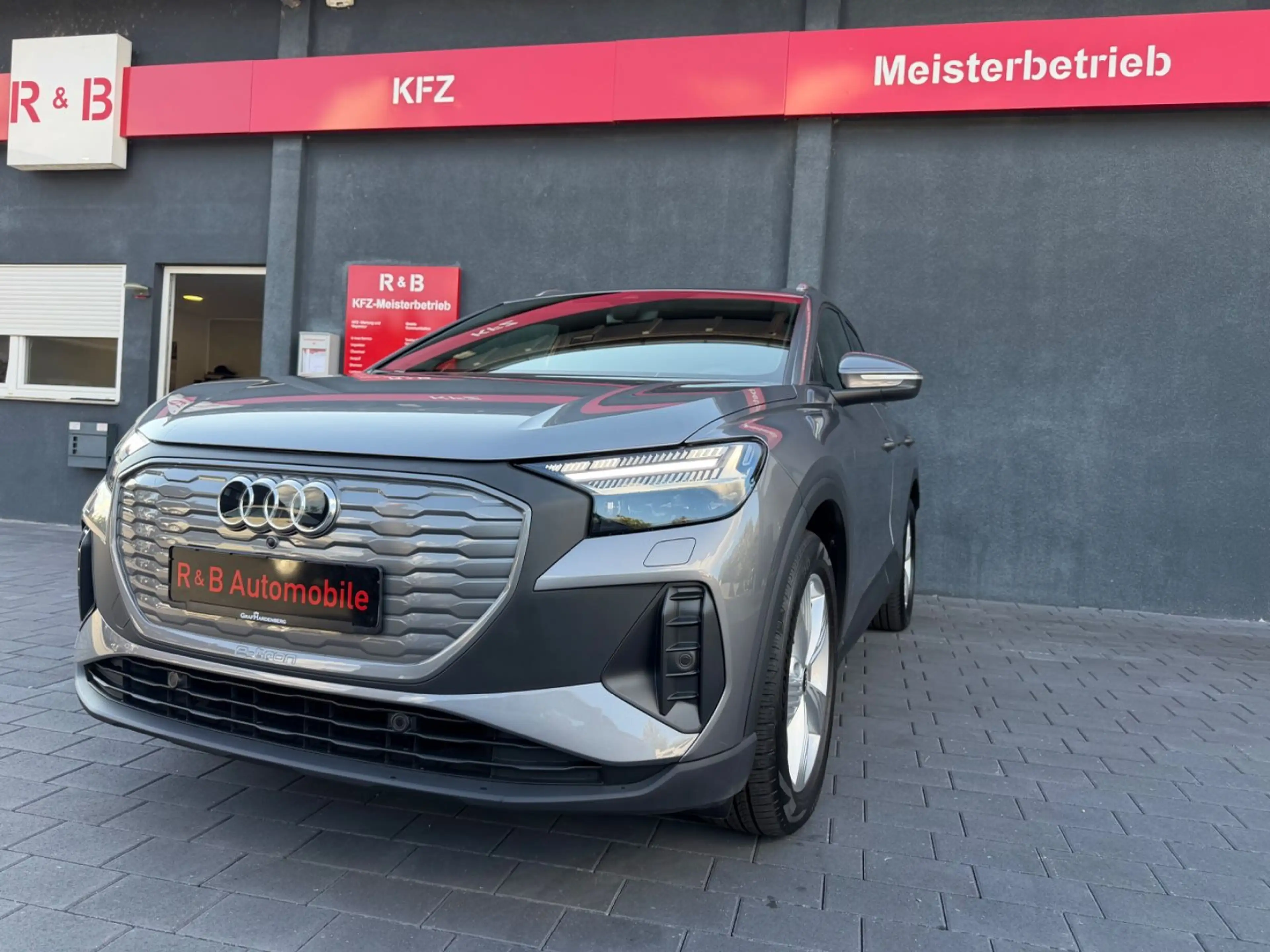 Audi Q4 e-tron e-tron*AHK*Matrix*RFK*Navi*ACC*App*1xHand*Ass