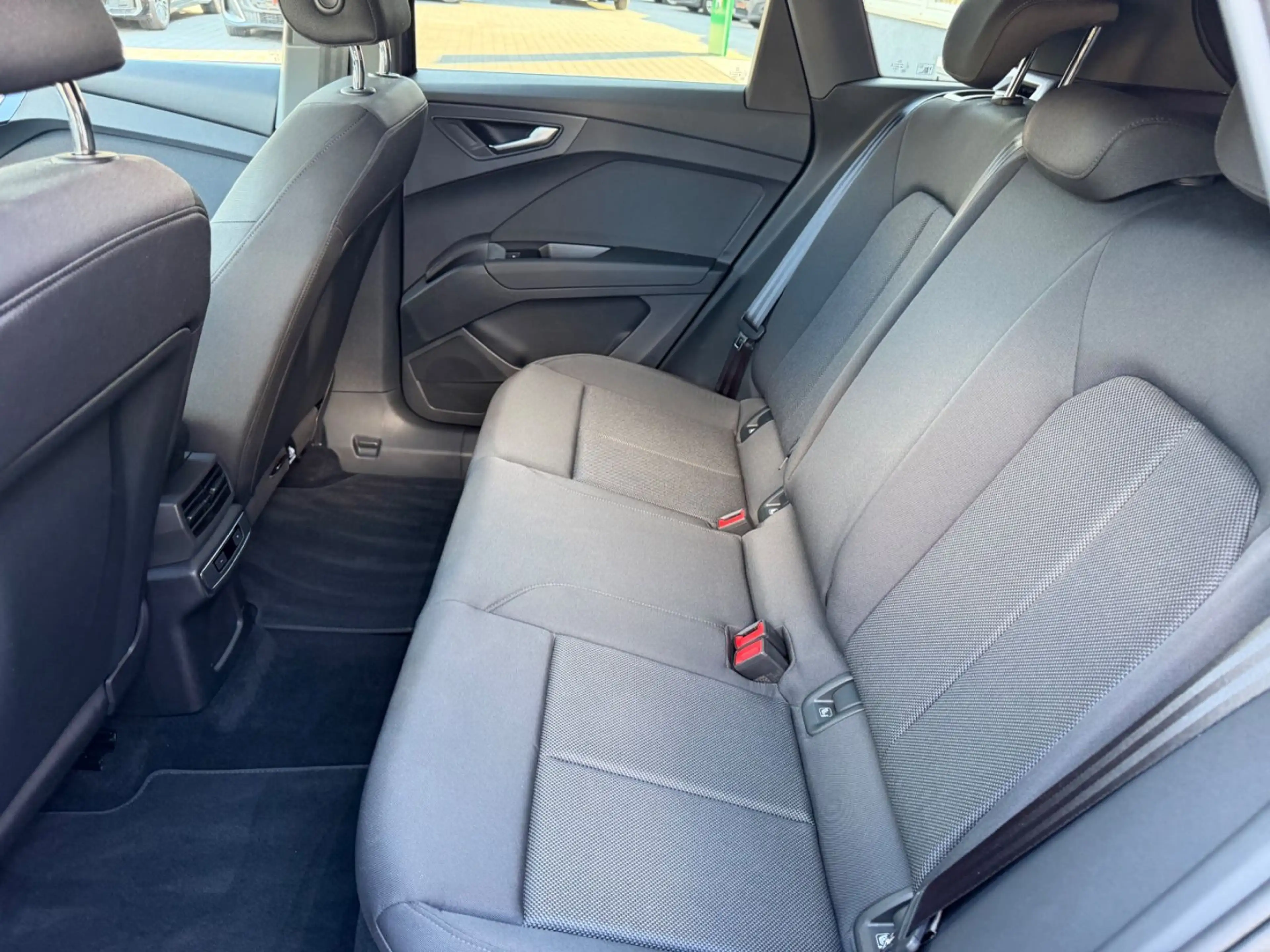Audi Q4 e-tron e-tron*AHK*Matrix*RFK*Navi*ACC*App*1xHand*Ass — photo 9