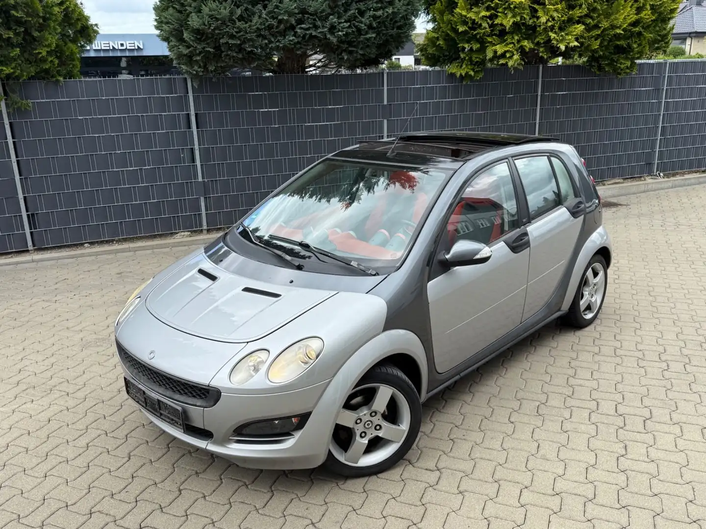 smart forFour 70kW Pano AHK Sitzheizung Silber - 1