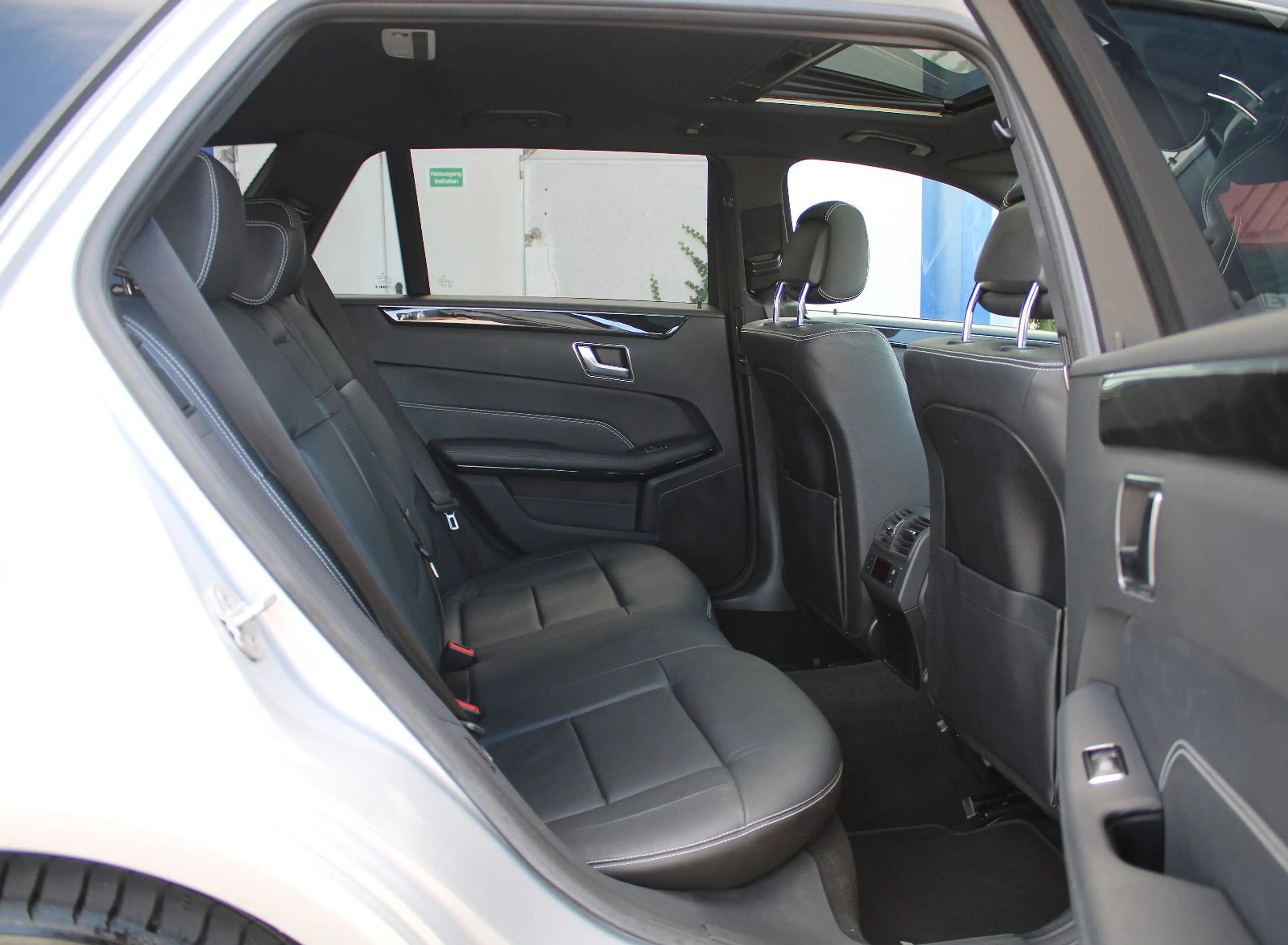 Mercedes-Benz E 350 BT 4M *AMG/Leder/AHK!/ILS/Glasdach/Comand* — photo 15