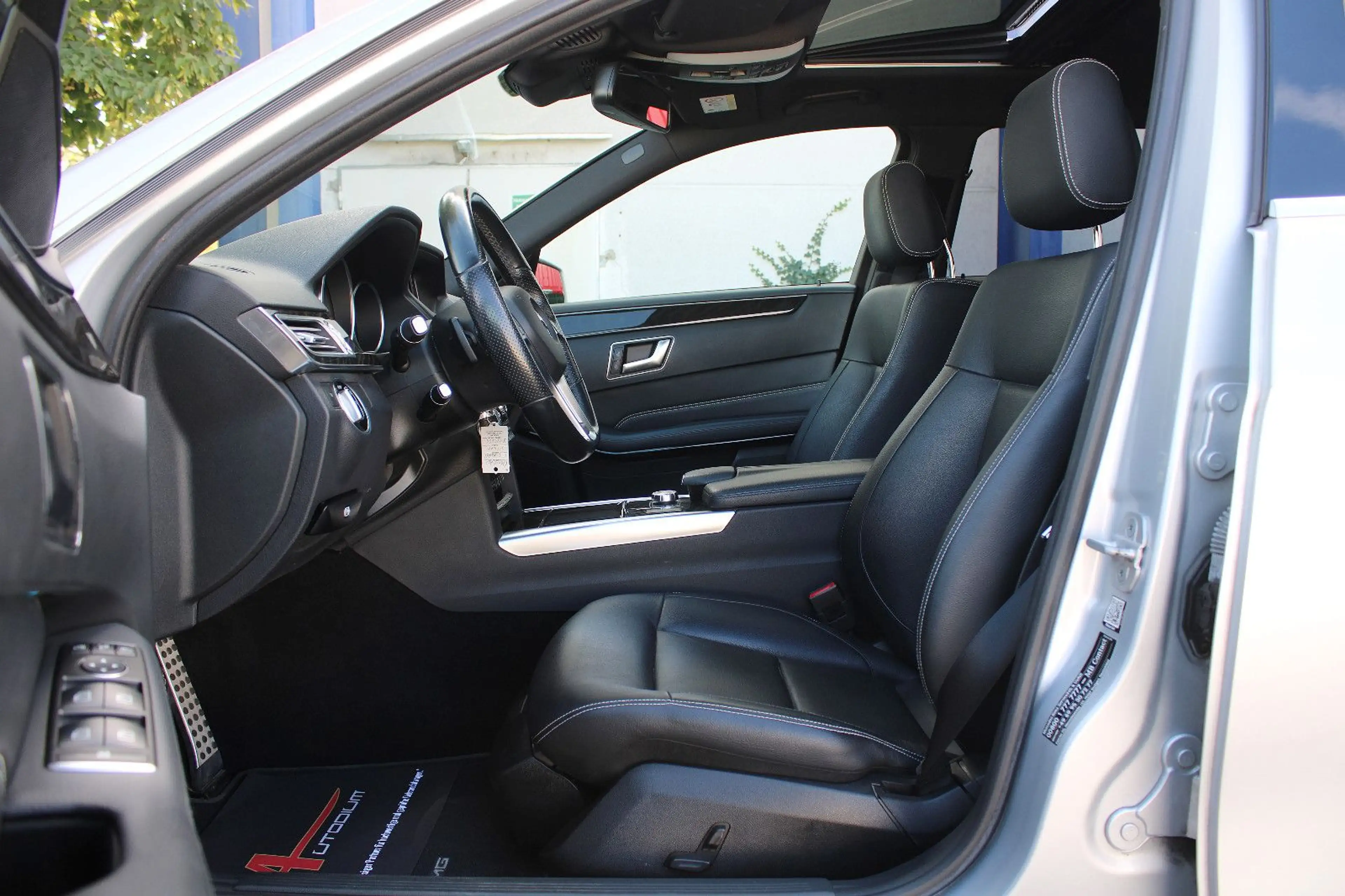 Mercedes-Benz E 350 BT 4M *AMG/Leder/AHK!/ILS/Glasdach/Comand* — photo 10
